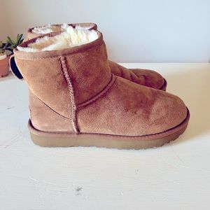 Gently worn mini UGG boots in great condition